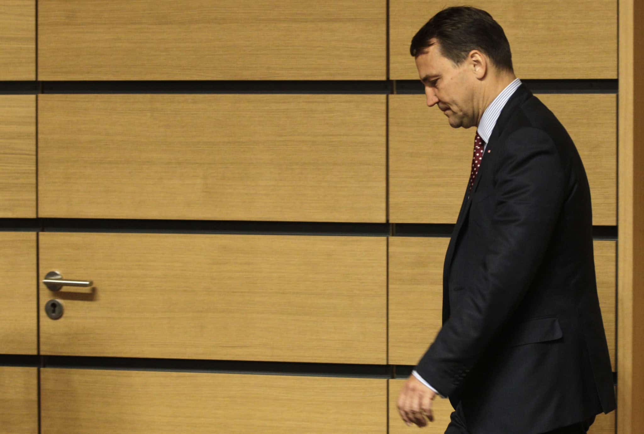 Sikorski nebude kandidovať v jesenných parlamentných voľbách