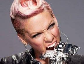 Pink o MTV VMA 2015: Hudba mi zachránila život, tento odpad nezachráni nikoho