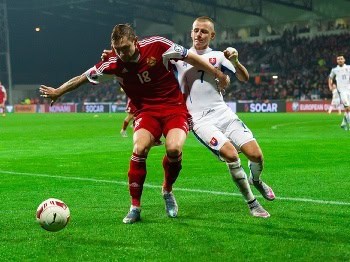 Po druhý raz chladili doma šampanské: Slováci hazardujú s postupom!
