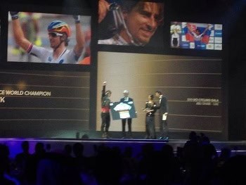 VIDEO Sagan ako hviezda galavečera v motorkárskej bunde: Majster sveta opäť bezprostredný