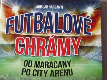 Vyšla publikácia o futbalových arénach: Pecze a Keketi v Trnave pokrstia Futbalové chrámy