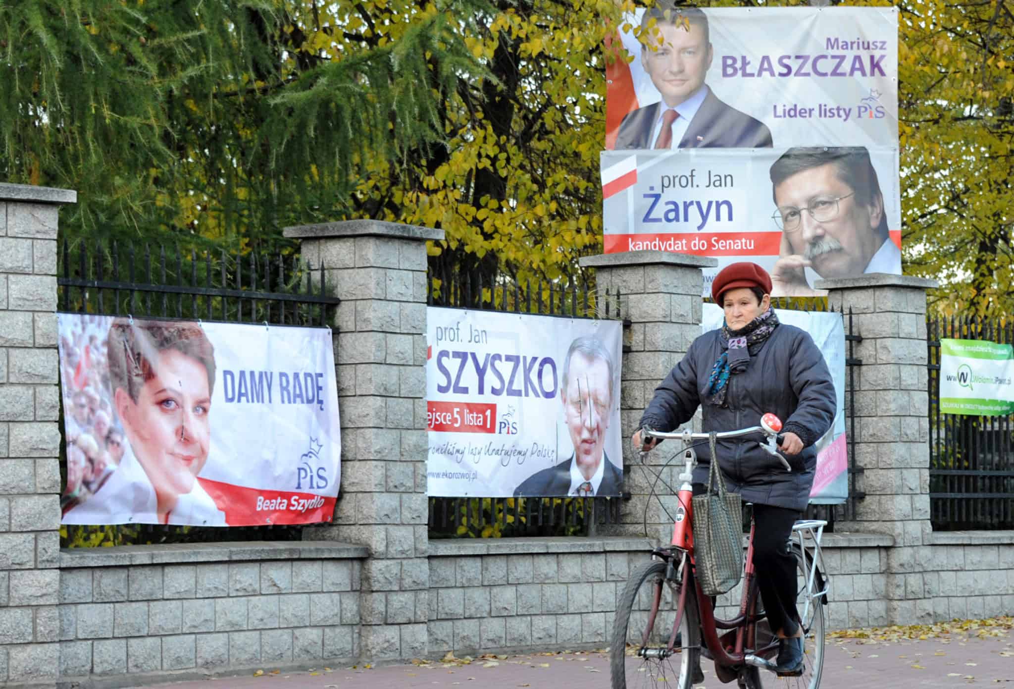 Strana Právo a spravodlivosť zvíťazila v poľských voľbách