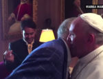 Pápež František na stretnutí s homosexuálnym párom