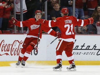 VIDEO Tatar v súboji s Gáboríkom víťazne a s gólom, Halák duel v NHL nedochytal