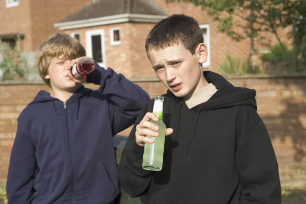 S alkoholom majú skúsenosť už maloletí: Pomôcť má osveta aj dotazníky!
