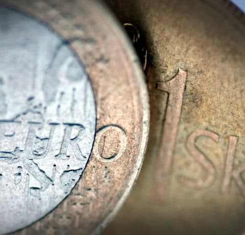 Správy z EÚ: Slováci euru veria, no ešte stále ho prepočítavame na koruny