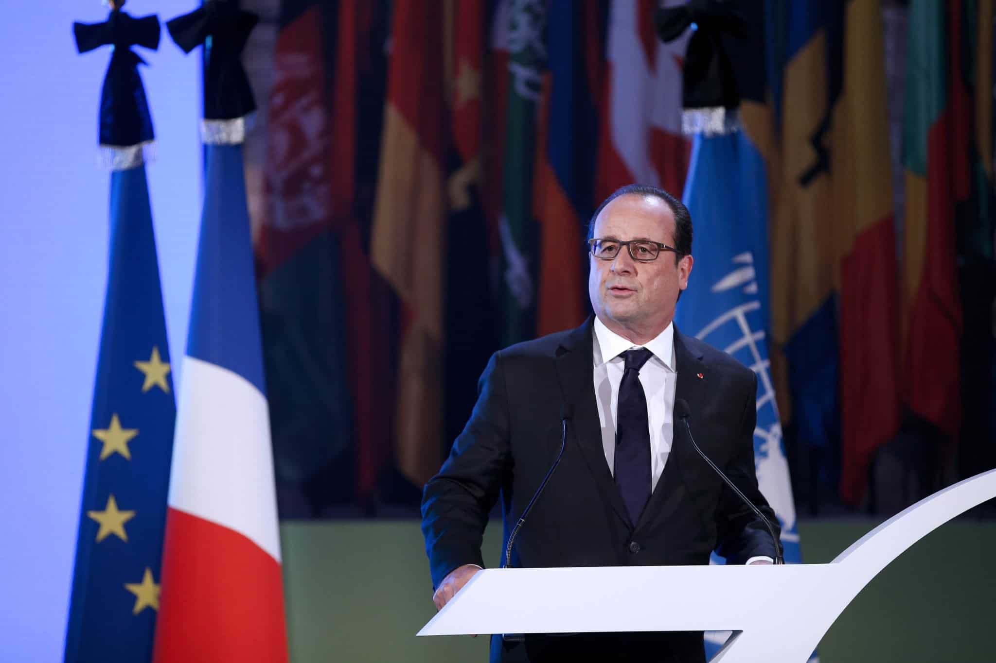 Francúzsko je vo vojne proti IS, uviedol prezident Hollande