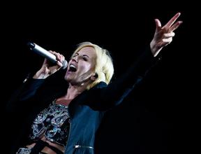 Speváčka z The Cranberries priznala vinu v prípade napadnutia letušky