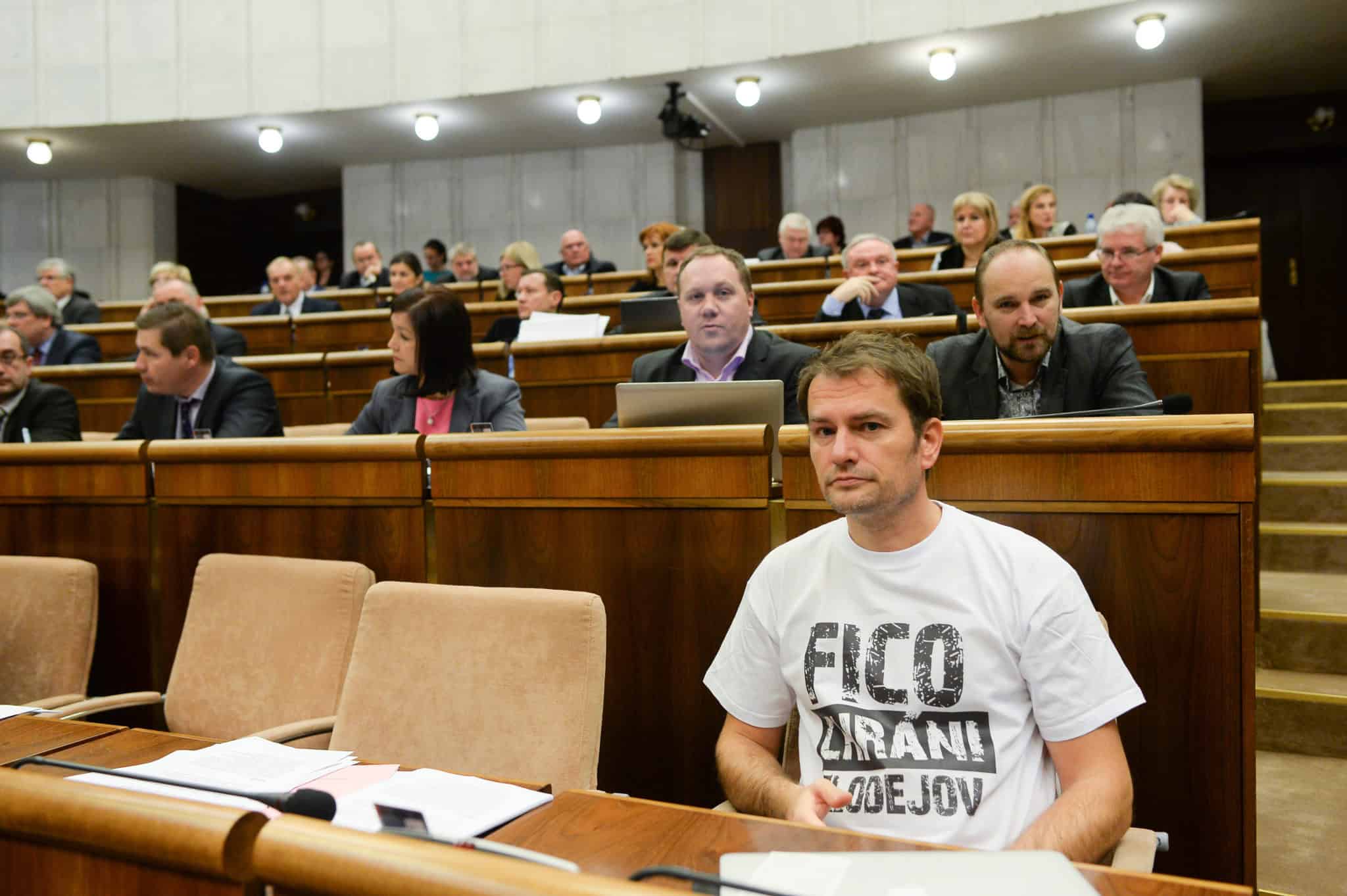 Za rozkradnutým zdravotníctvom a školstvom je Fico, nie my