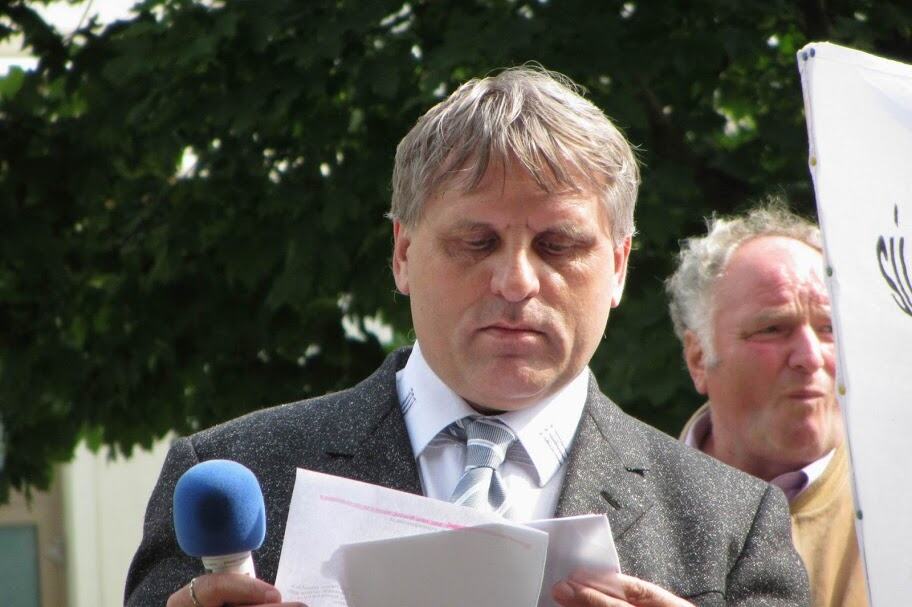 Tvrdý pád Kotlebovho človeka: Doučil, odkopla ho aj cirkev!