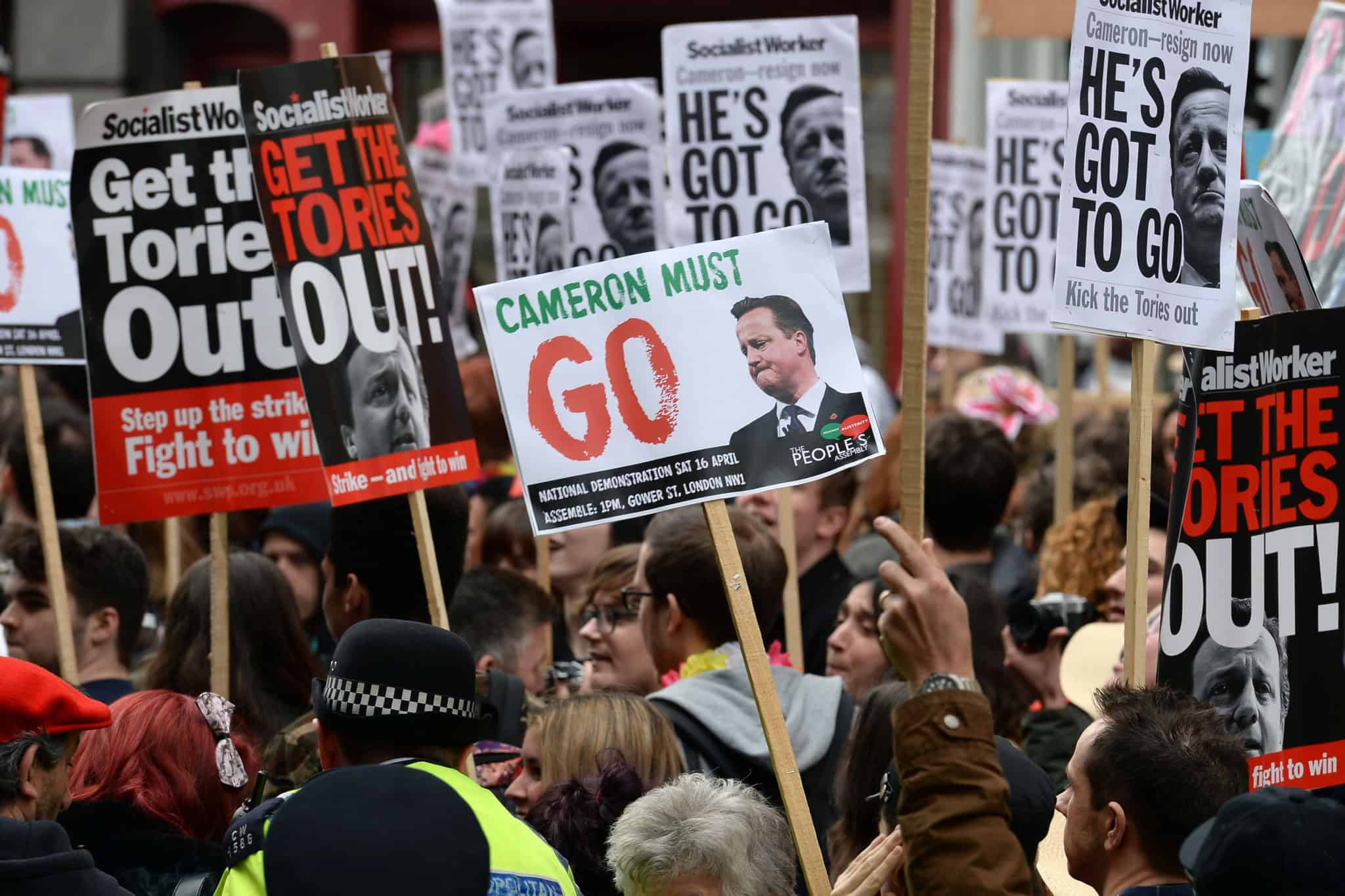 Cameron v kauze Panama Papers: Ľudia chcú jeho rezignáciu