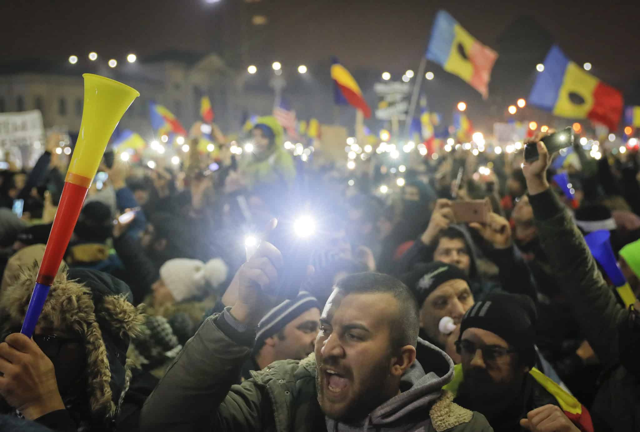 Protesty v Rumunsku pokračujú: Ľudia odmietajú kontroverzný zákon