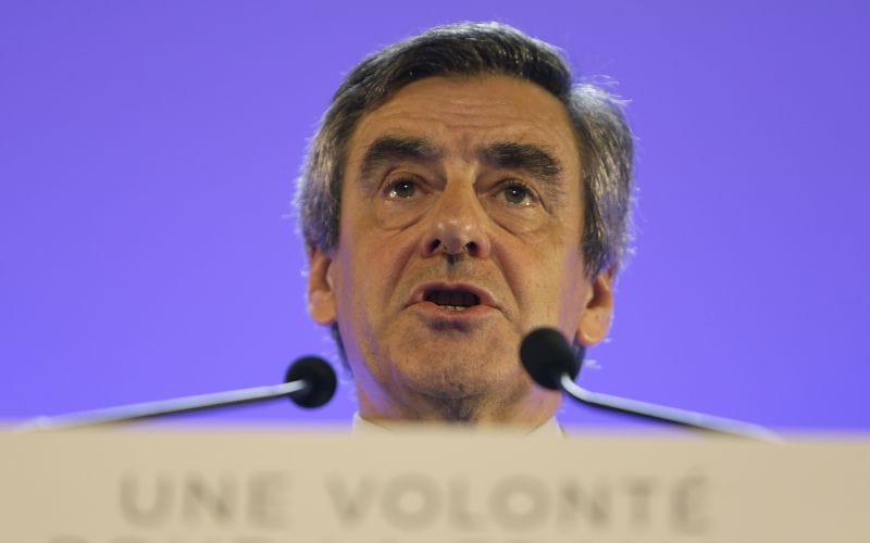 Nespokojnosť v tábore Fillona: VIDEO Vulgarizmy voličov, vyvŕšili sa na novinároch