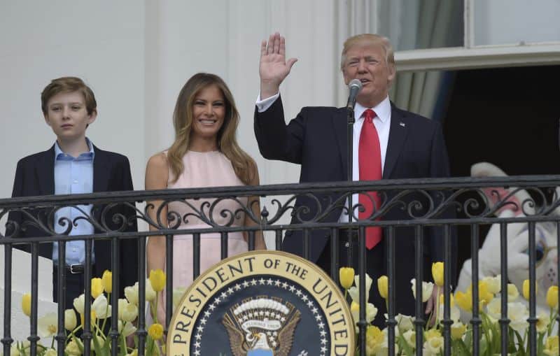 Trump láka menej ako Obama. Vajíčka s ním kotúľalo menej ľudí