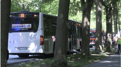 Dráma v Nemecku: Útočník zranil v autobuse v Lübecku nožom osem ľudí