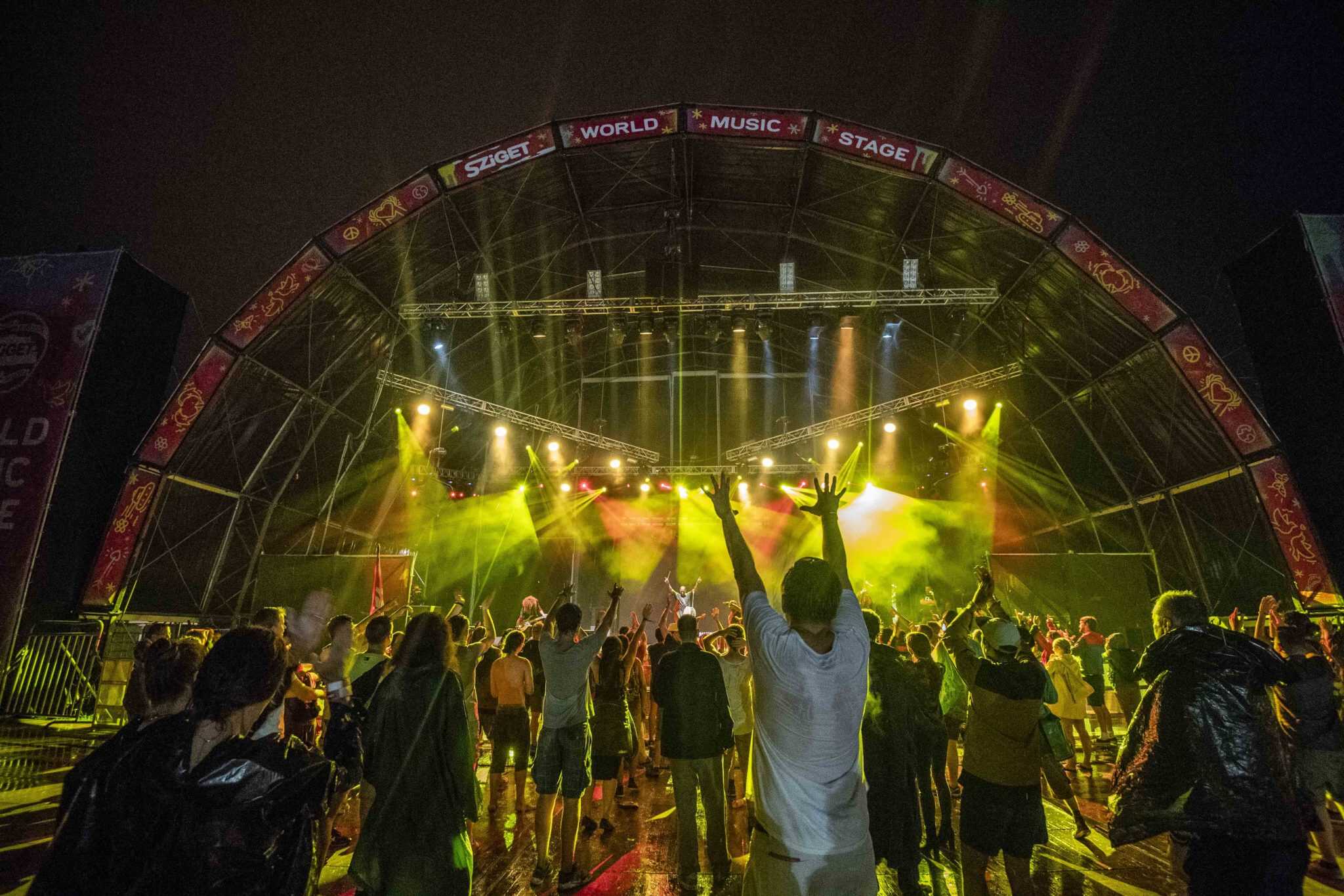 Maďarsko: Zo Sziget festivalu v Budapešti odviezli do nemocnice 212 ľudí