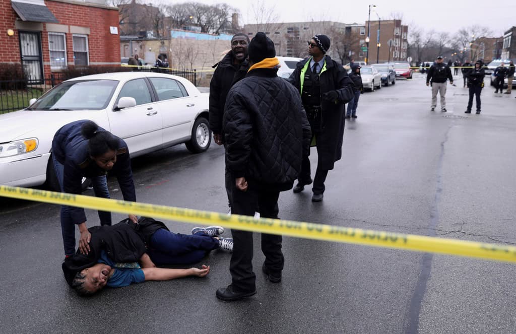 Chicago: Veľká pouličná streľba má 4  mŕtvych a desiatky zranených