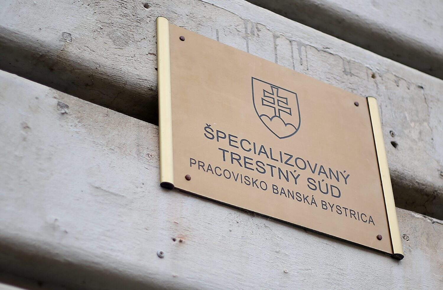 Na ŠTS sa začal proces s údajným sériovým vrahom. Miroslav L. vinu odmieta