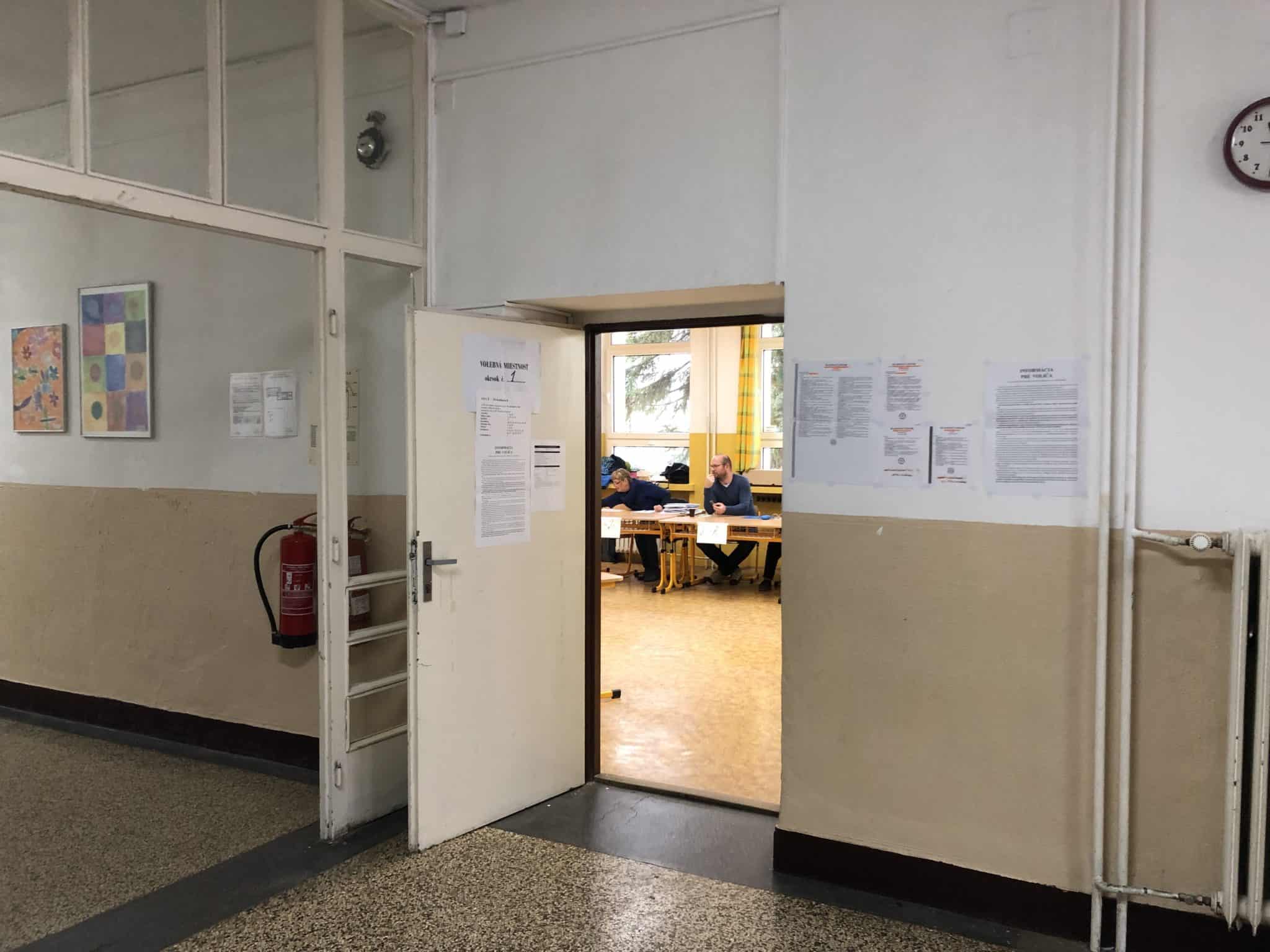 Petržalka znížila počet volebných okrskov, dôvodom je nedostatok ľudí