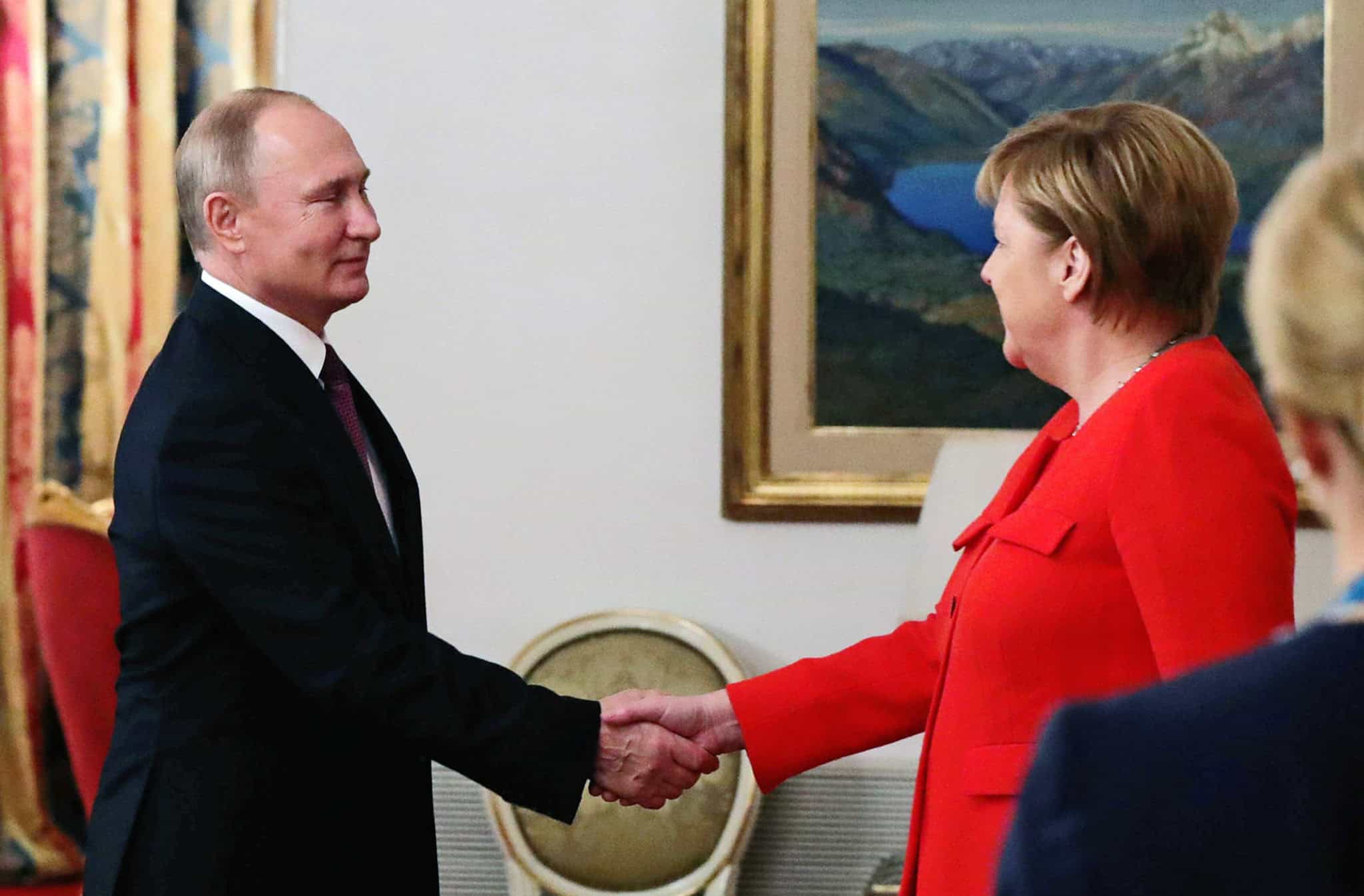 Nemecká kancelárka Merkelová sa v sobotu stretne s ruským prezidentom Putinom