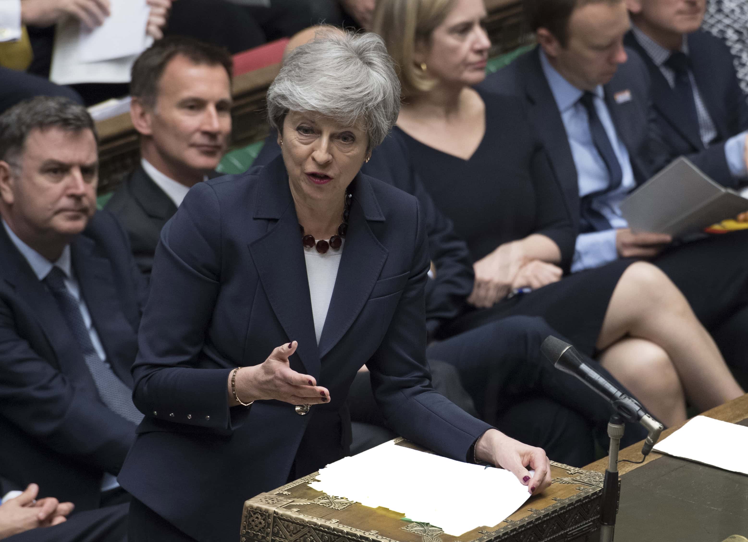 Britskí poslanci zamietli všetkých osem alternatívnych návrhov k Mayovej dohode o brexite