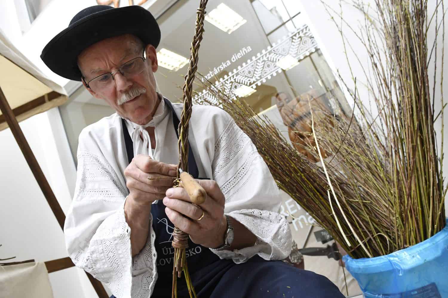 Slovenskí remeselníci prvýkrát vystavujú v Bavorsku: Tradičné výrobky zaujali na prestížnom trhu