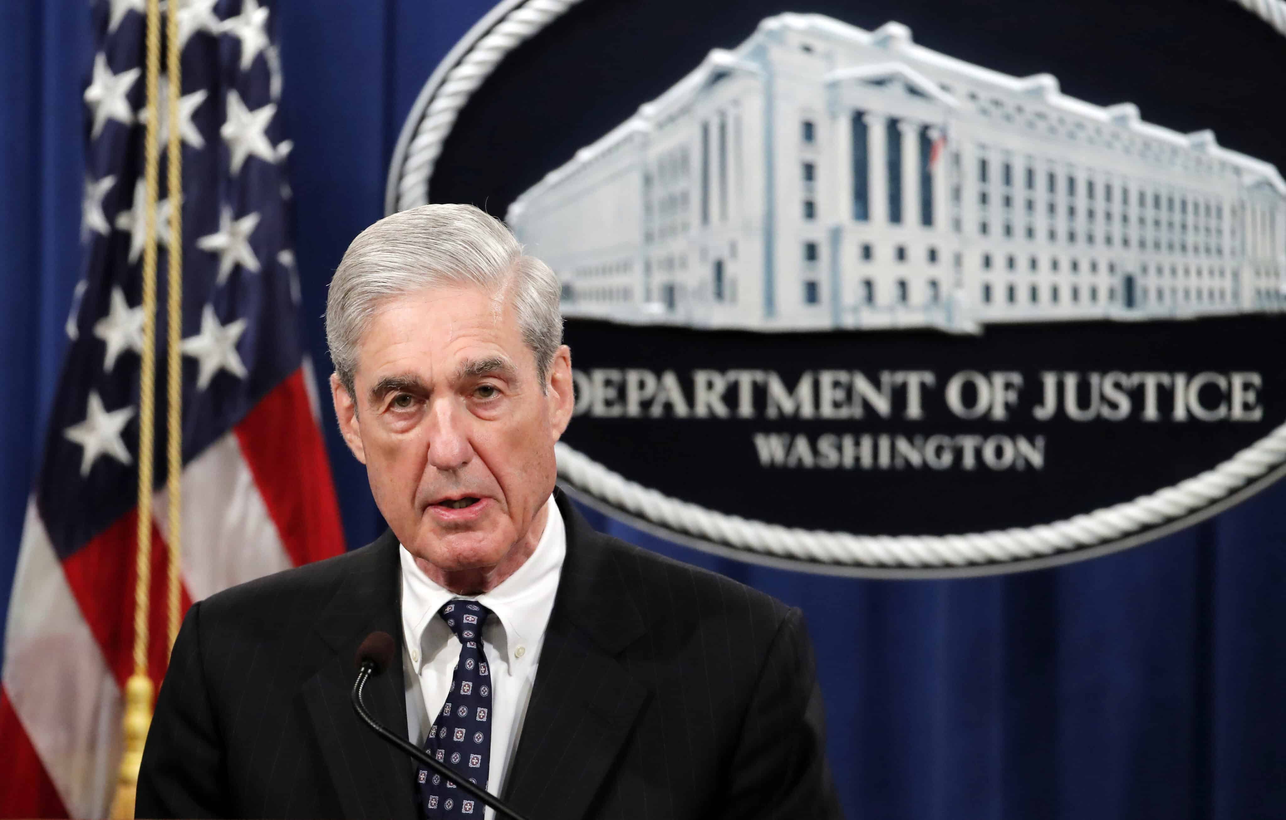 O obvinení Trumpa z marenia vyšetrovania sa neuvažovalo, tvrdí Mueller