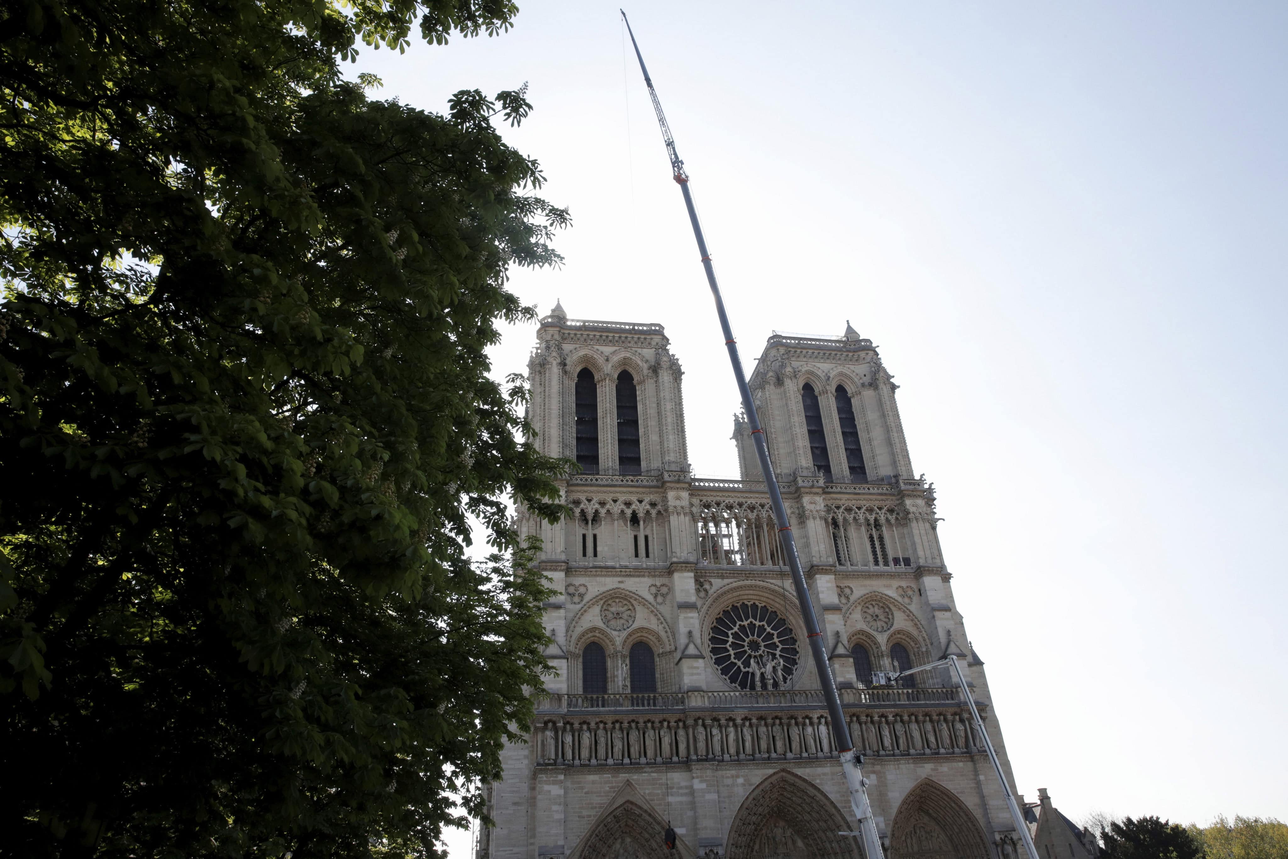 Parlament vo Francúzku diskutoval o zákone, ktorý sa bude týkať rýchlej obnovy Notre-Dame