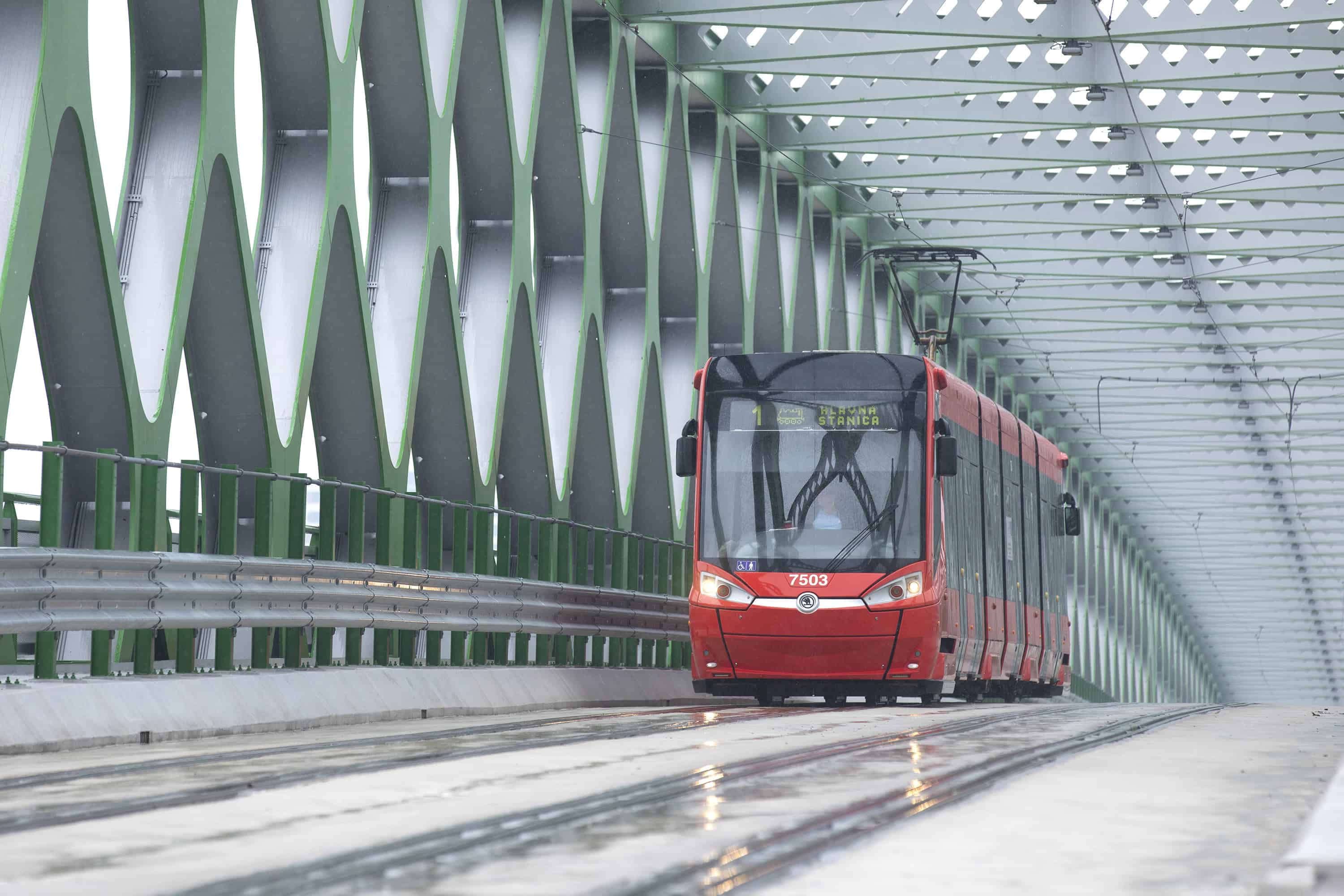 Výstavbu 2. etapy električkovej trate v Petržalke chcú spustiť v septembri