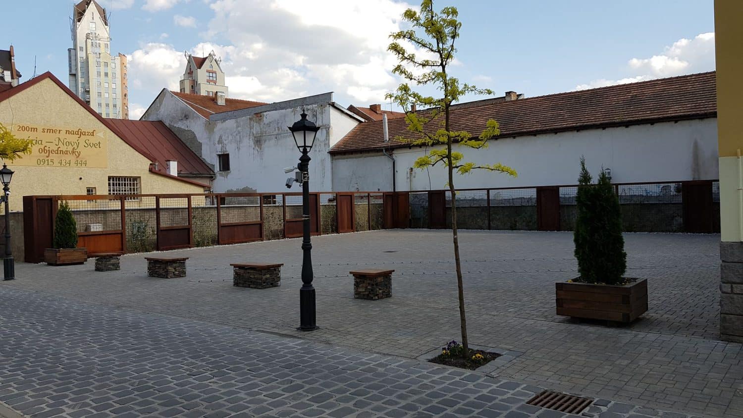 Lučenec spúšťa veľkú obnovu Tuhárskeho námestia: Pribudnú ihriská, amfiteáter aj fontána