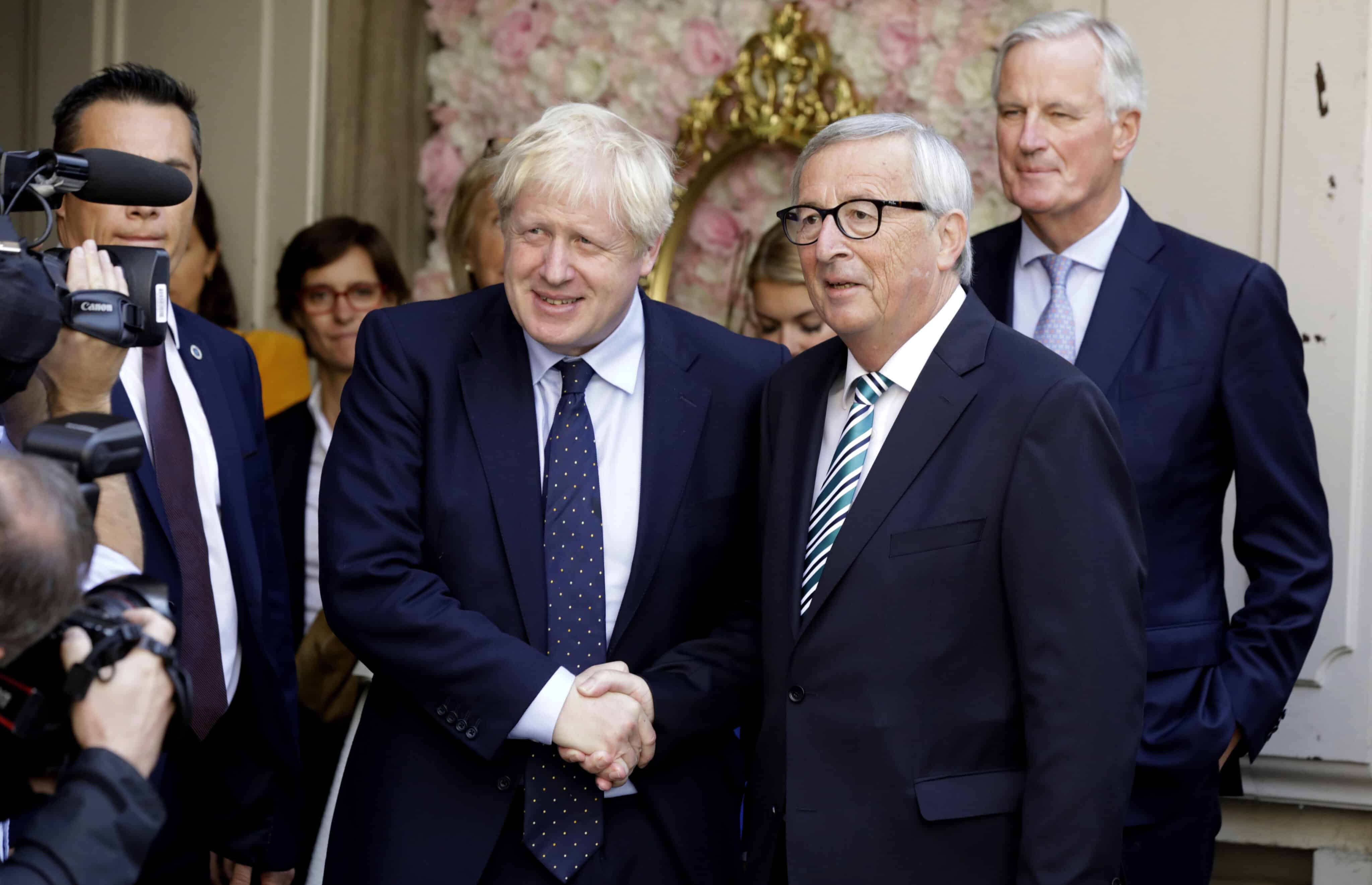 Eurokomisia je stále prístupná britským návrhom k dohode o brexite, uviedol Juncker
