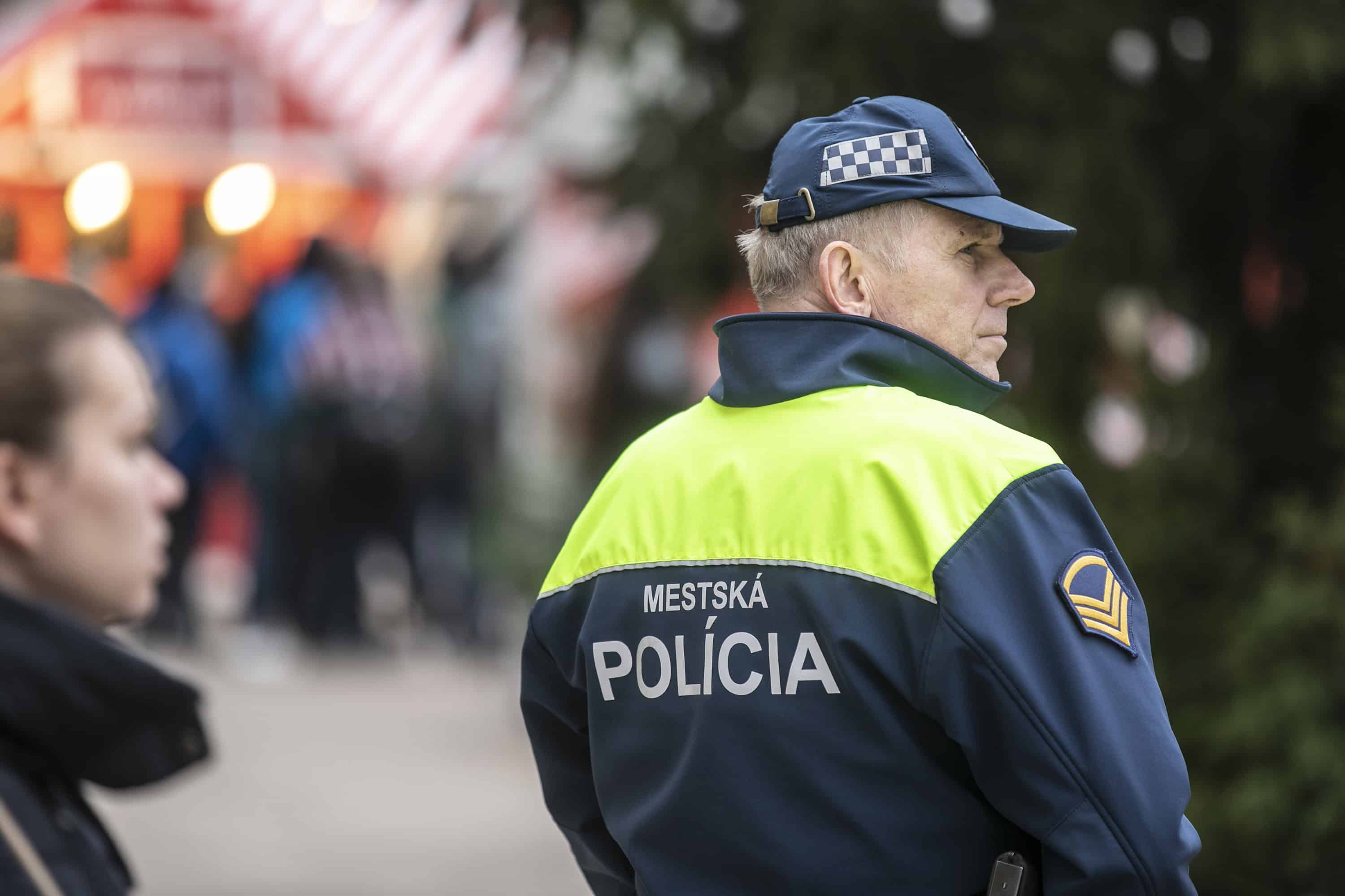 Vodič na diaľnici D2 neprežil náraz do betónového zvodidla