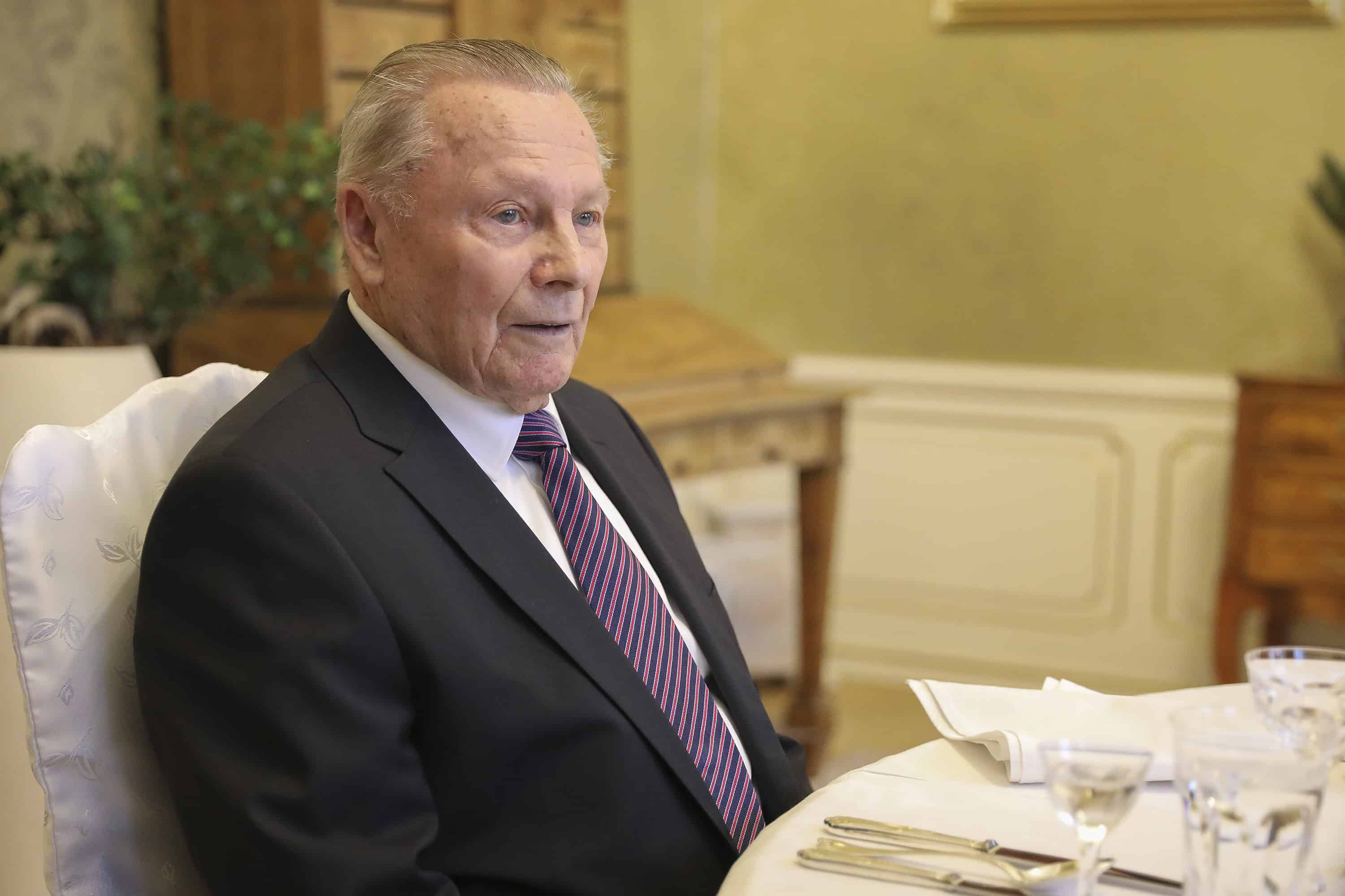 Prezident Pellegrini a šéf parlamentu Raši zagratulovali Rudolfovi Schusterovi k 92. narodeninám