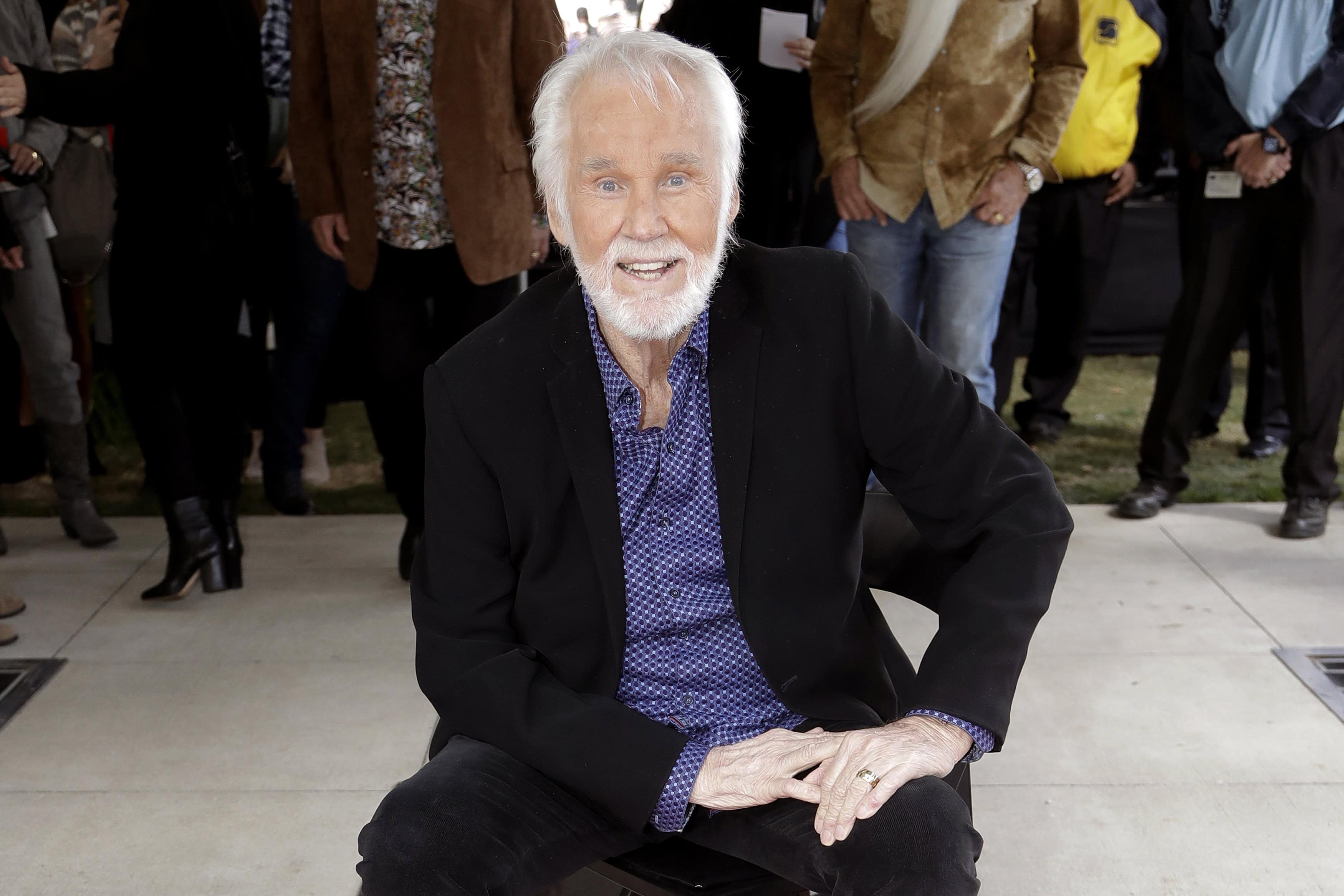 Zomrel slávny spevák a pesničkár Kenny Rogers