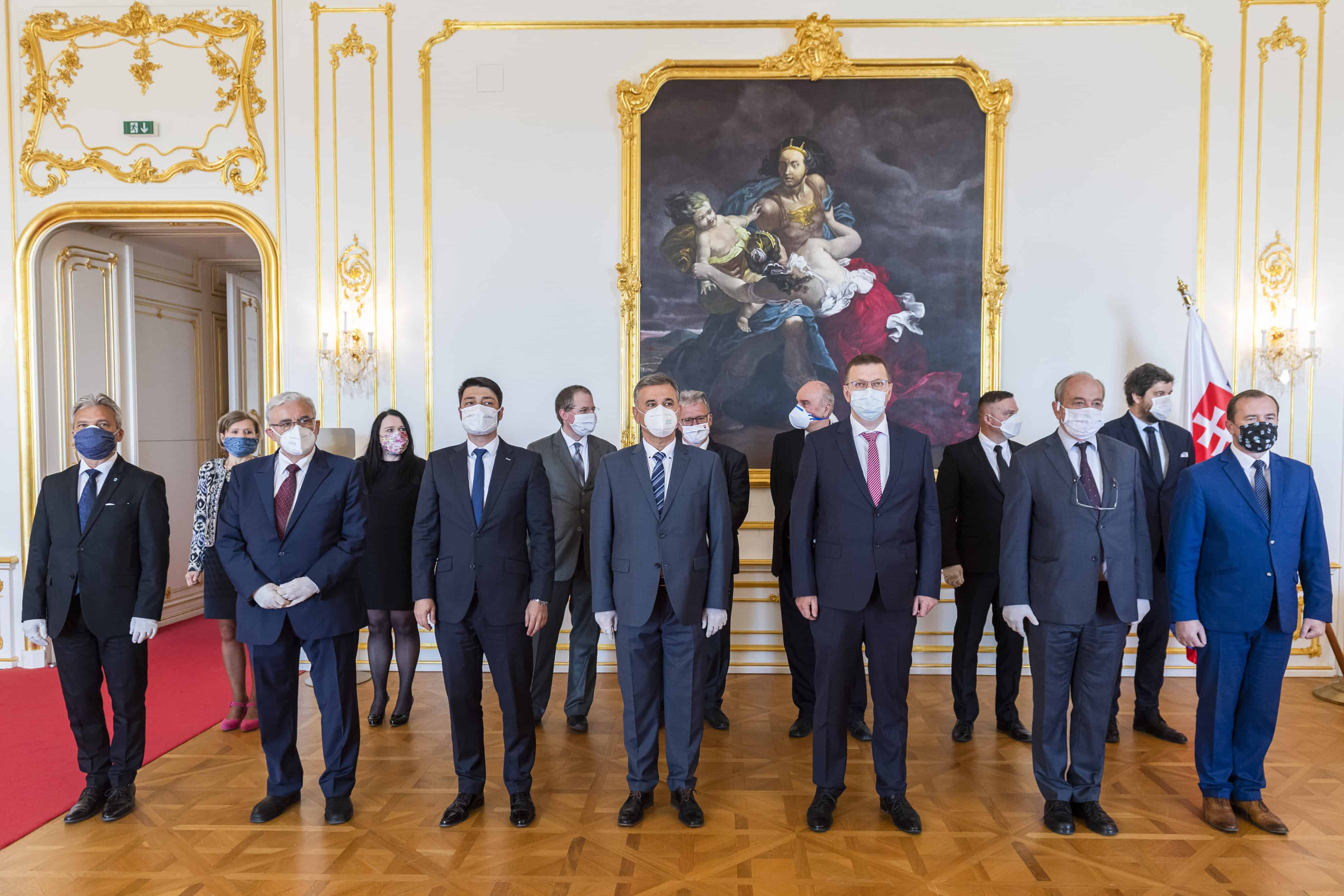 Členovia štátnej volebnej komisie zložili sľub do rúk predsedu parlamentu Kollára