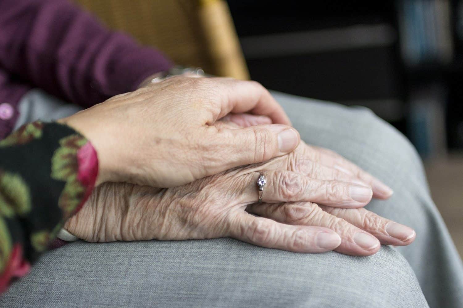 Návštevy zariadení sociálnych služieb sú povolené len s negatívnym výsledkom