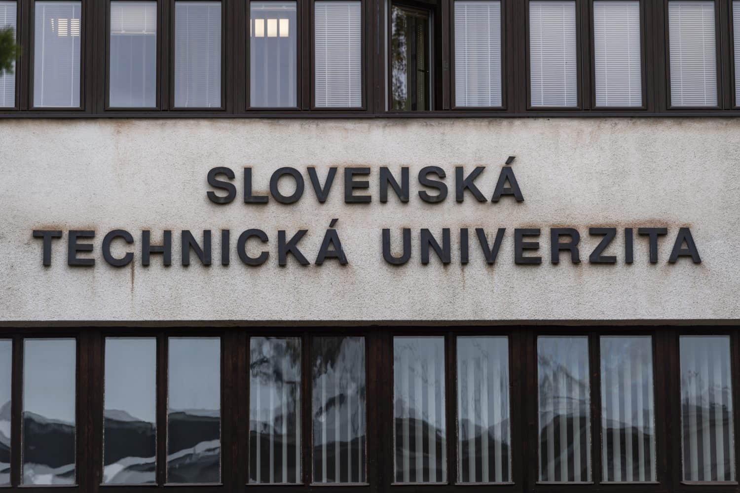 Slovenská technická univerzita má pravidlá používania umelej inteligencie, vydala opatrenie