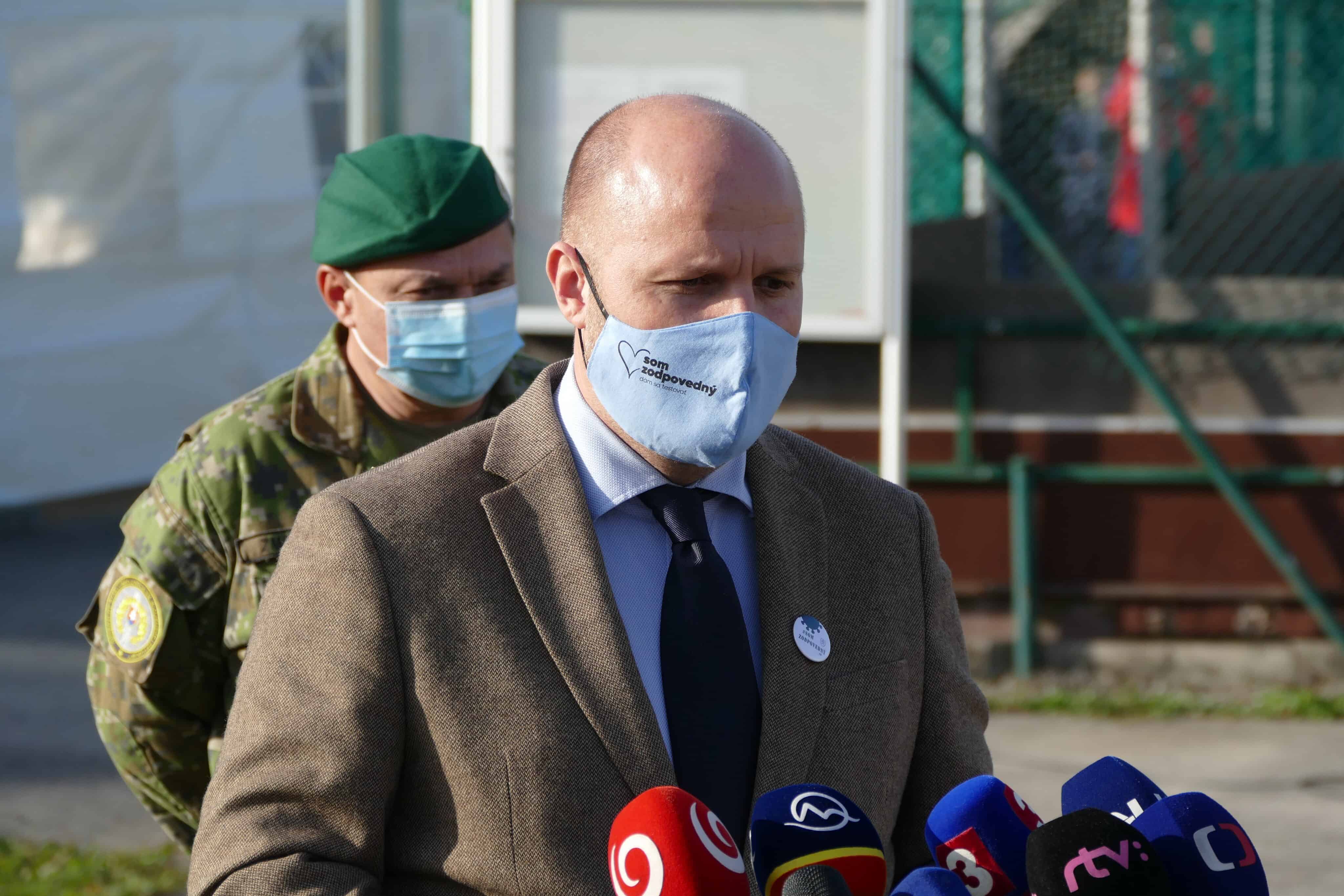 Po Matovičovi ide do karantény aj Naď. Stretol sa s pozitívne testovanou osobou