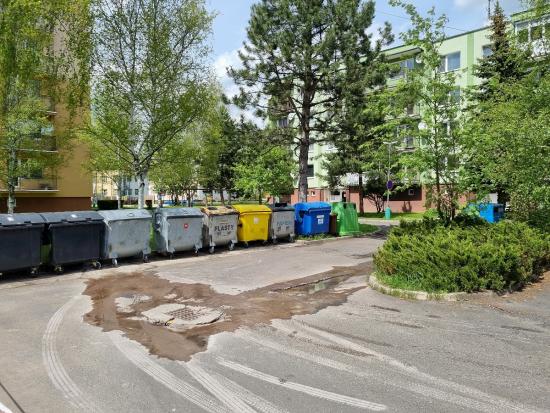 Problémový úsek parkoviska na Belanskej ulici v Liptovskom Hrádku odvodnia