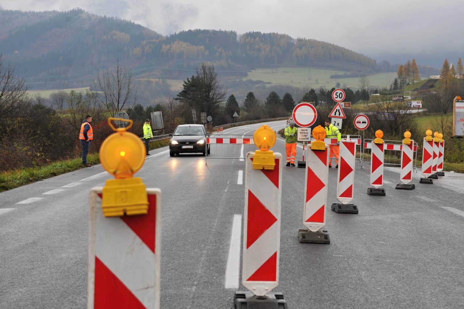 Dôležité obmedzenie pri Strečne: V sobotu odstránia stromy pre sanáciu zosunutej cesty I/18