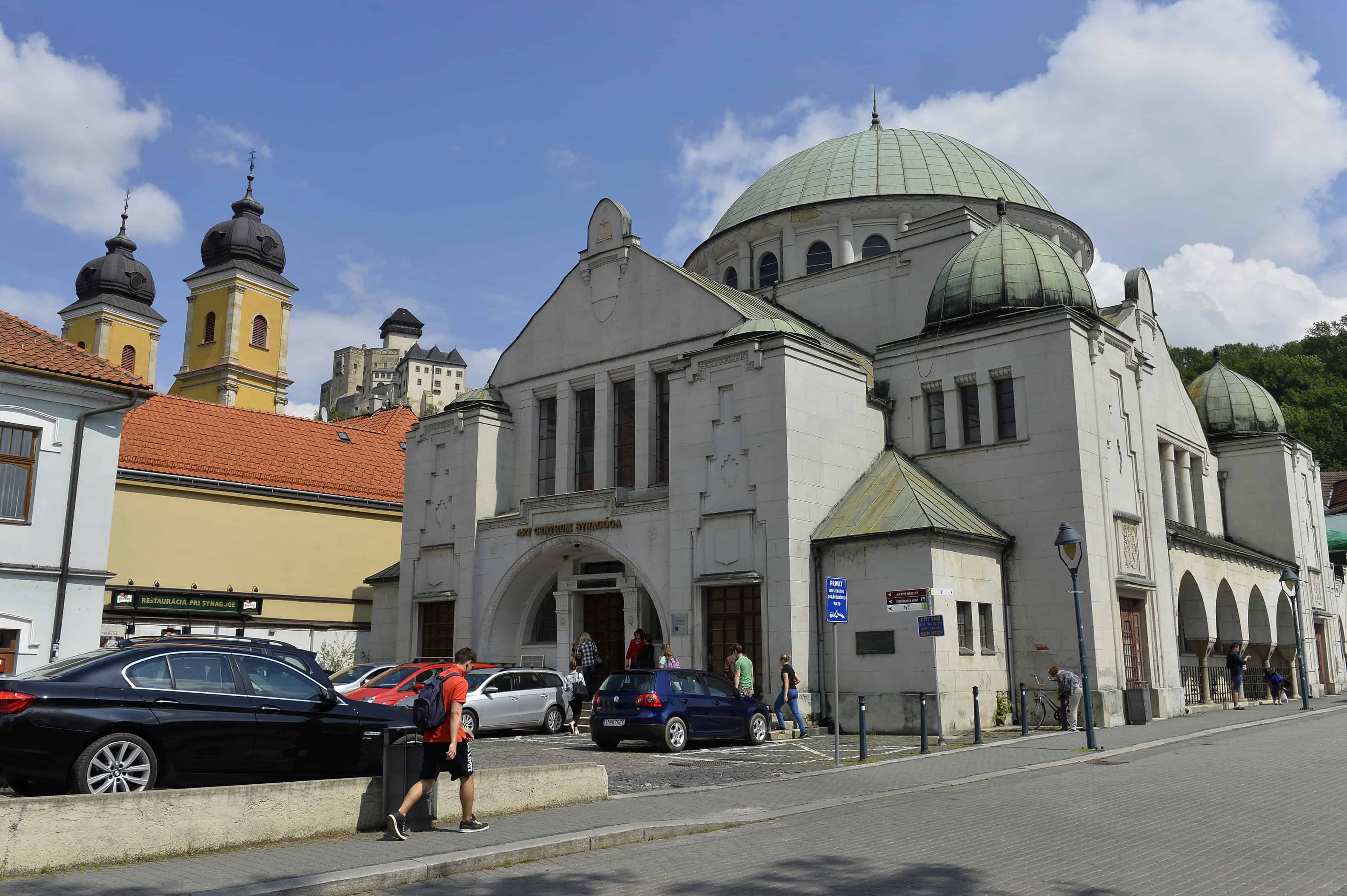 VEĽKÝ archeologický PRIESKUM v Trenčíne: Po čom archeológovia pátrajú?