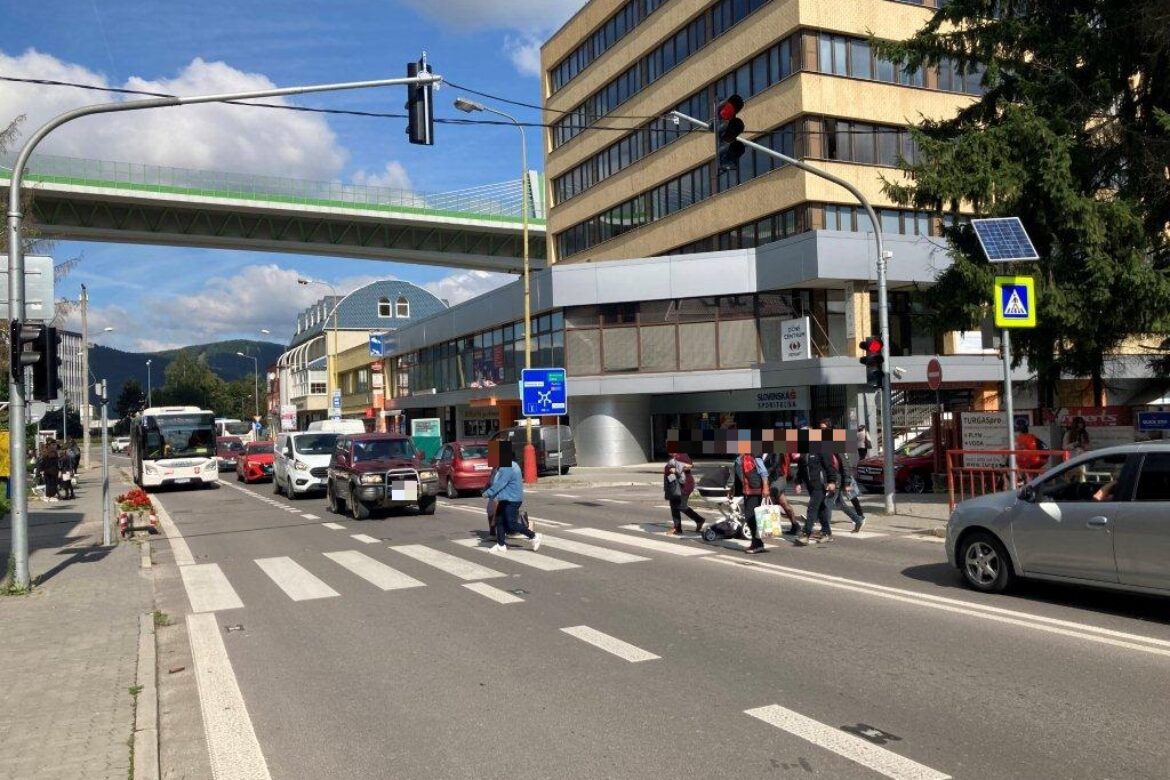 V Považskej Bystrici uviedli do prevádzky nový semafor
