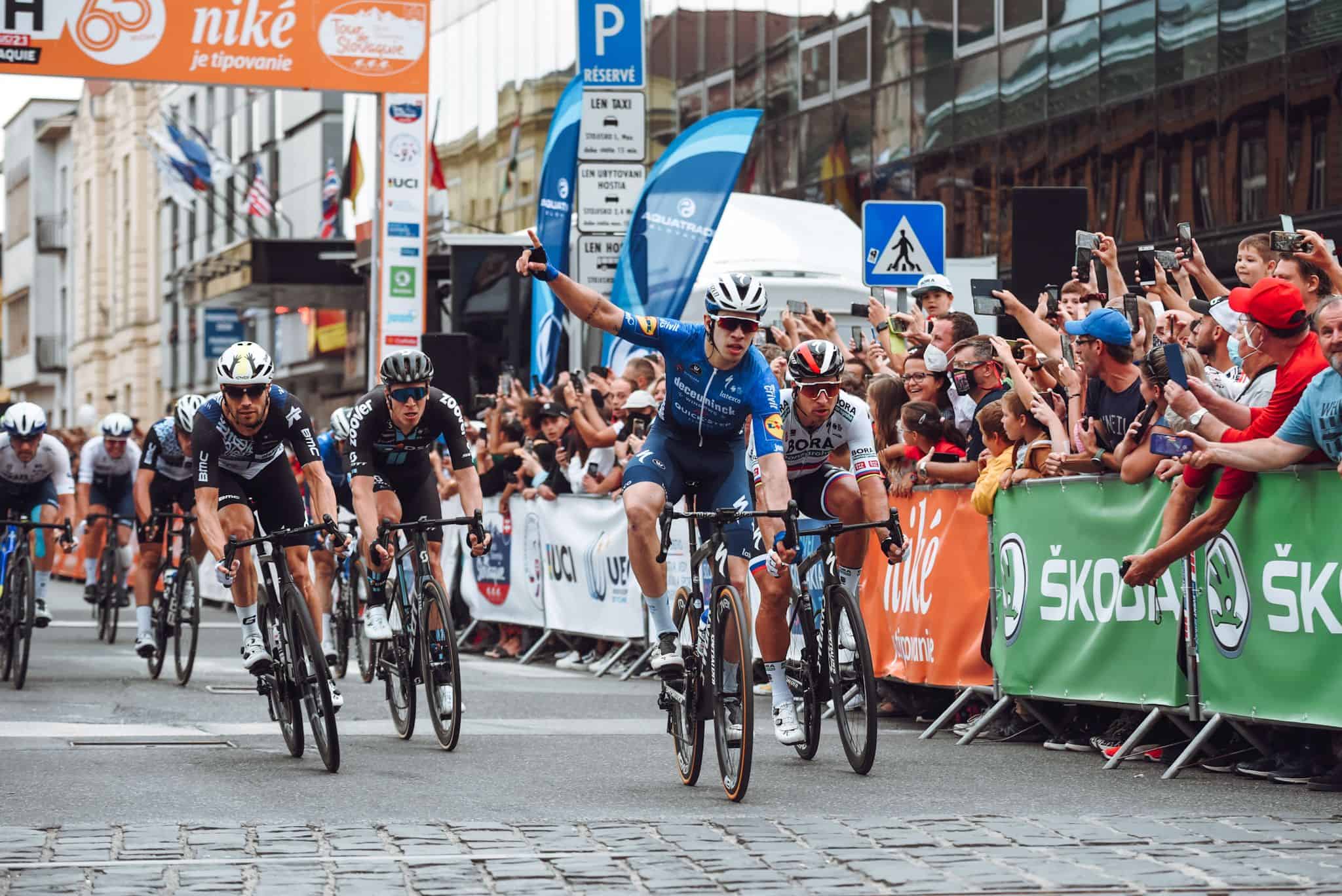Dramatický šport prvej etapy Okolo Slovenska Sagan nezvládol. Vyhral Hodeg, ktorý má aj žltý dres