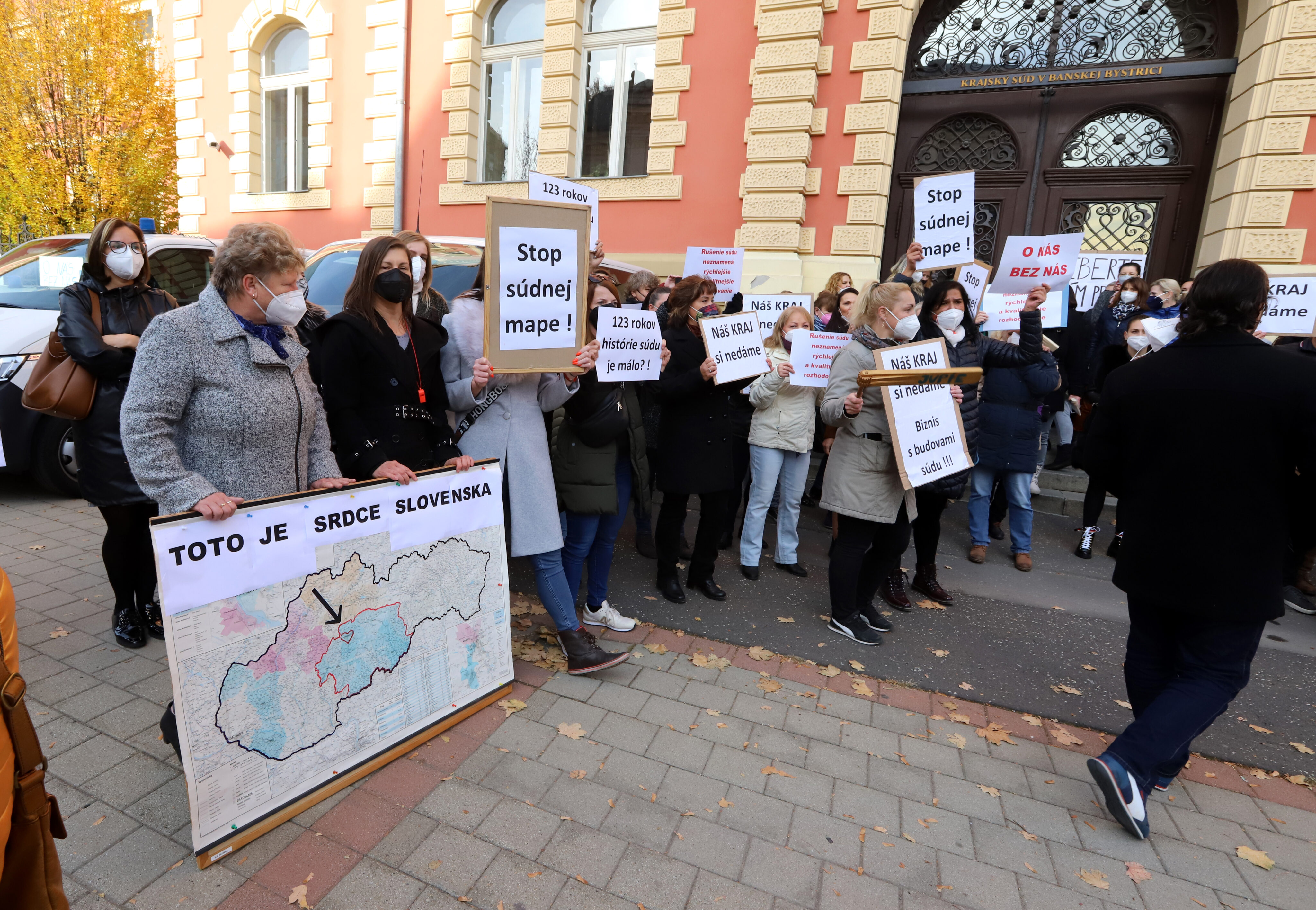 Zamestnanci Krajského súdu v Banskej Bystrici protestovali.