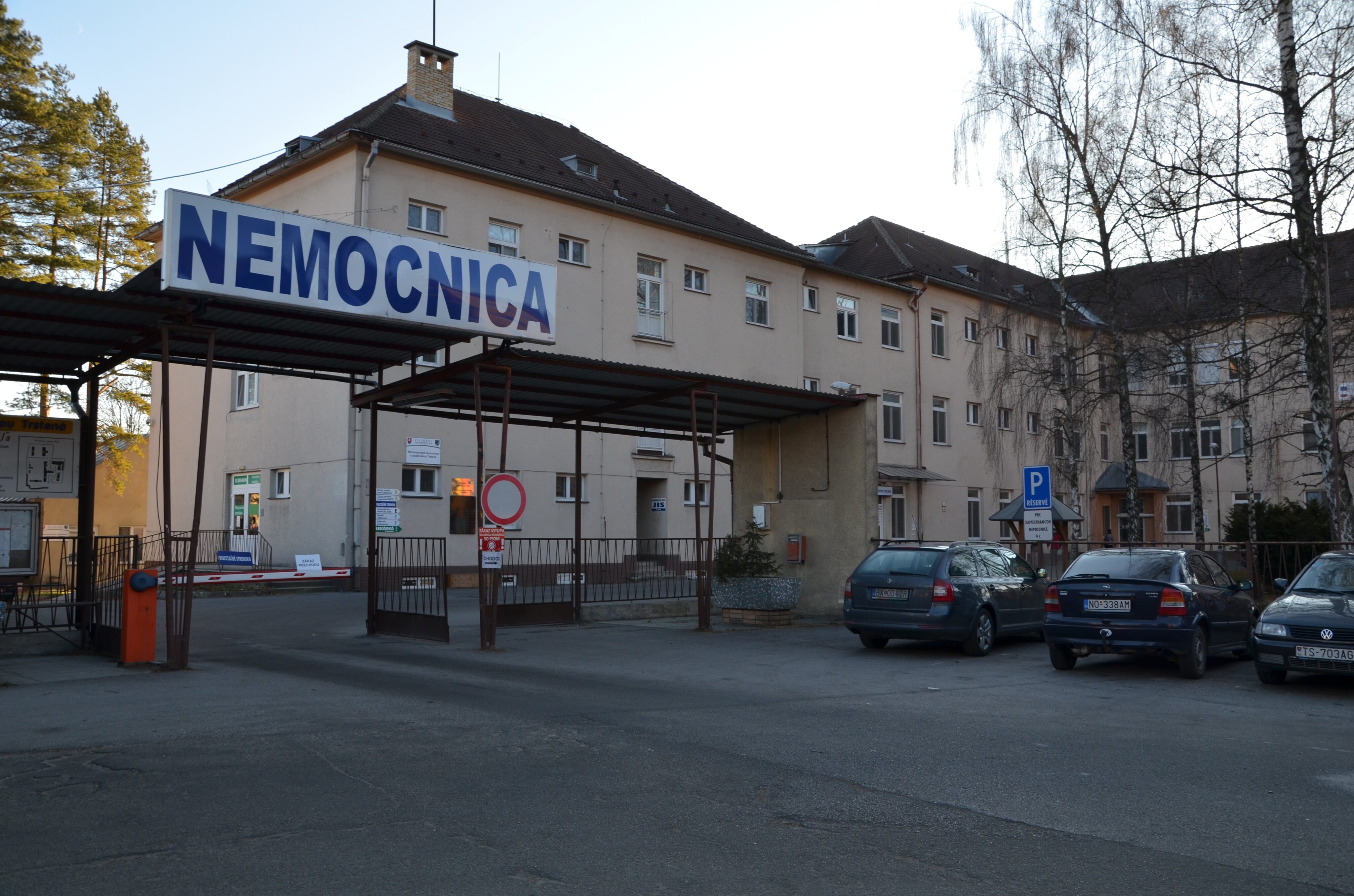 Hornooravská nemocnica s poliklinikou v Trstenej.