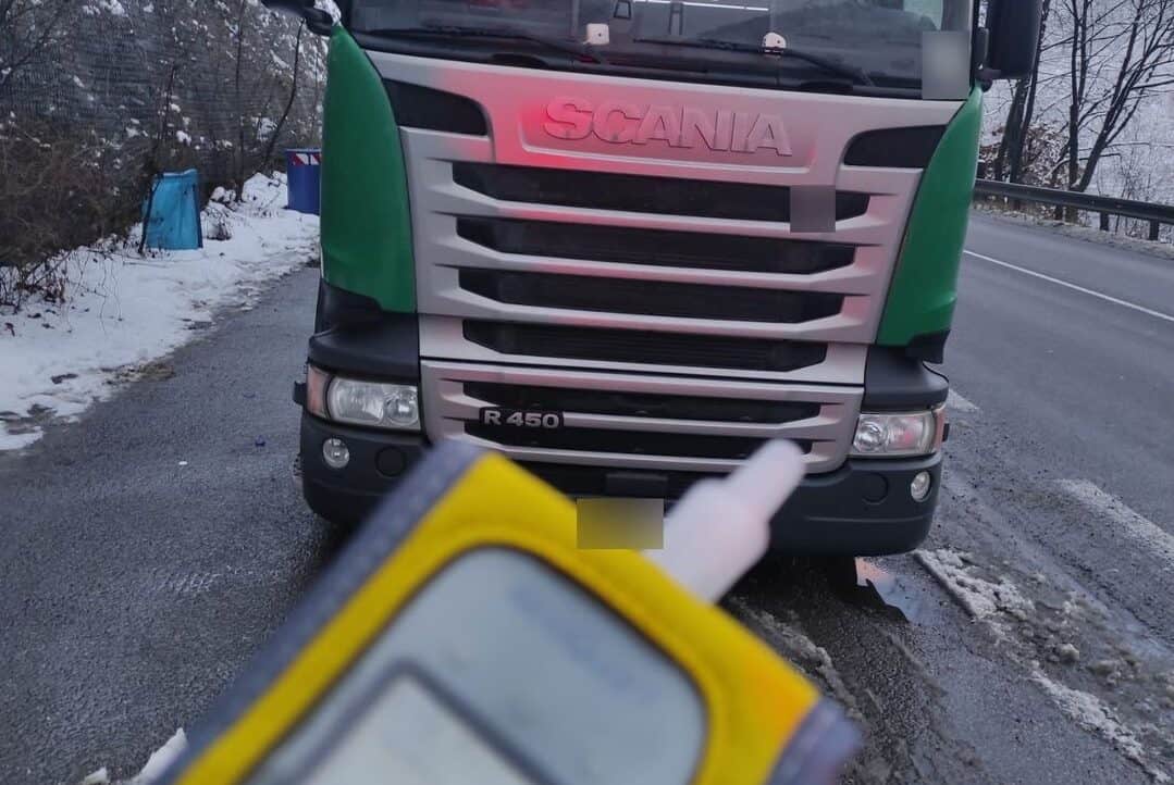 Policajti vodičovi kamióna s návesom namerali viac ako dve promile alkoholu