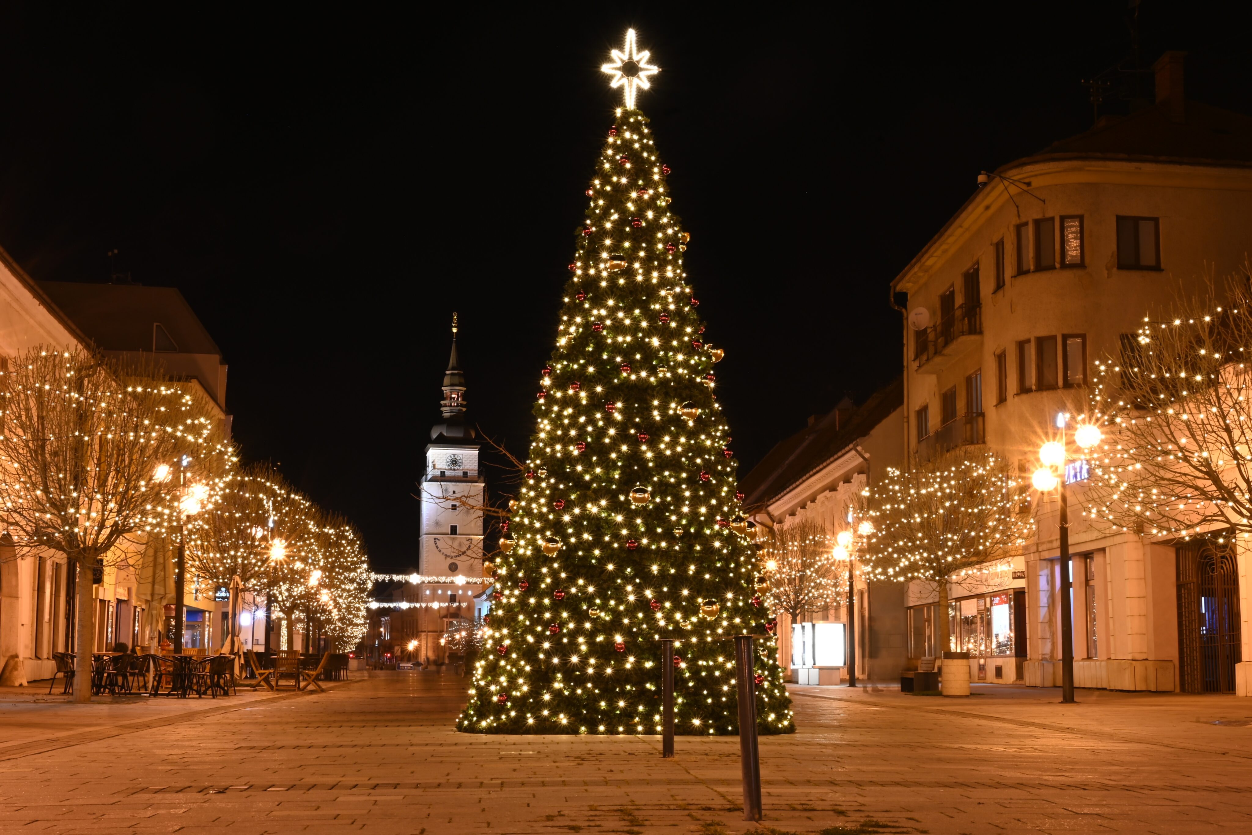 Vianočný strom v Trnave.