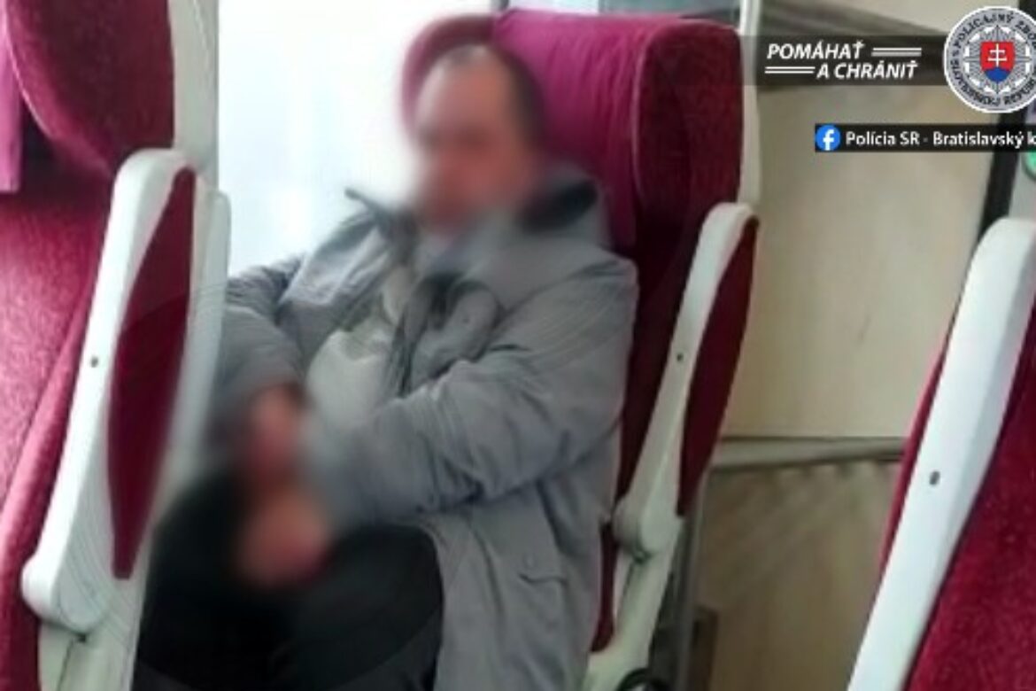 Muž masturboval priamo pred cestujúcou.