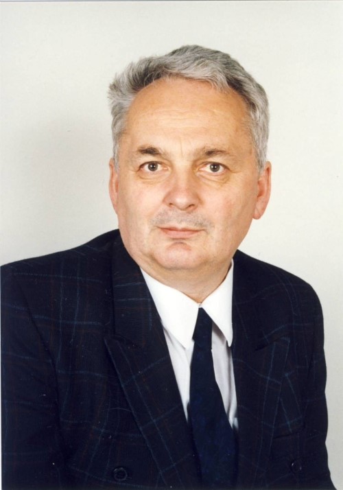 Zomrel významný profesor Dušan Podhradský.