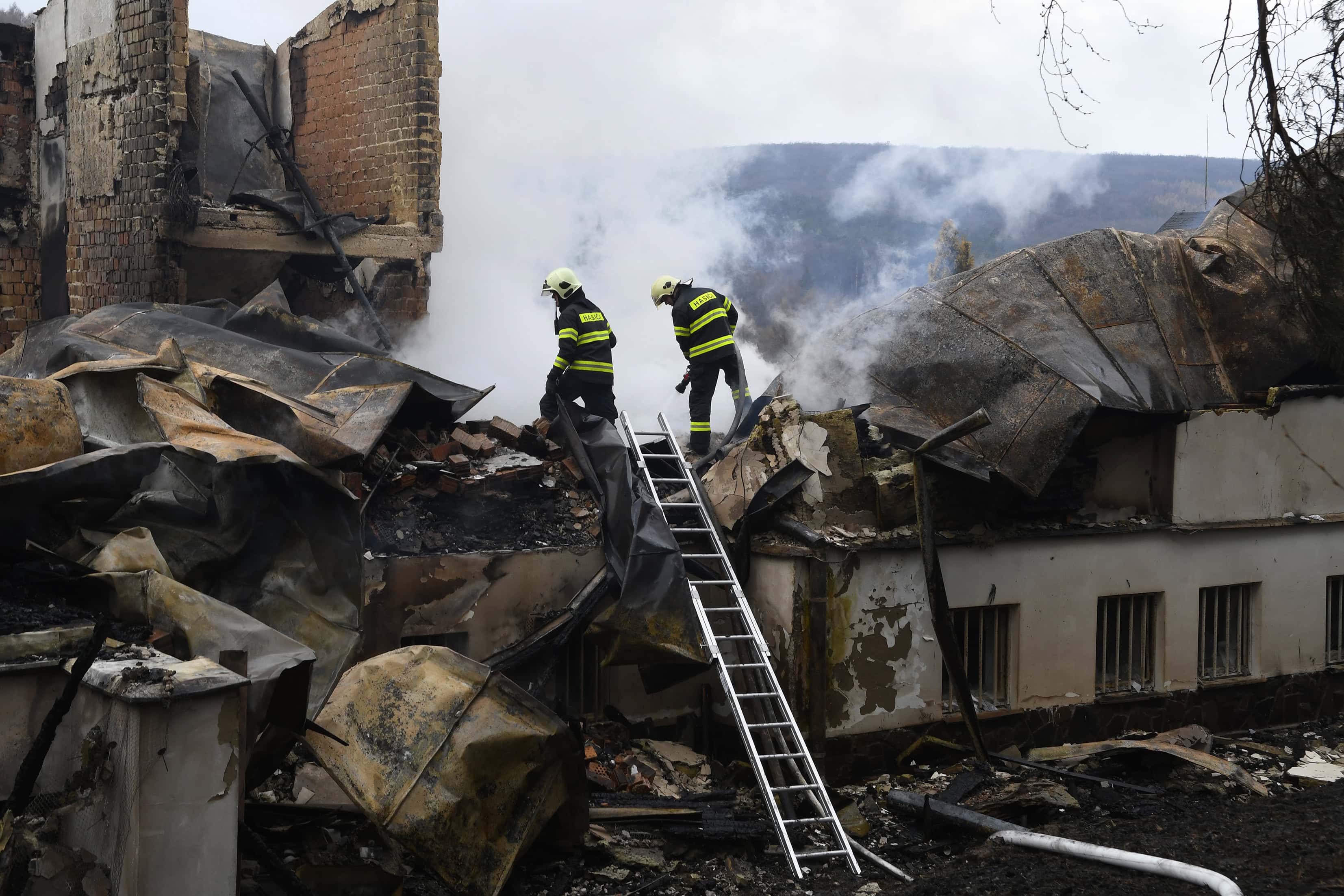 Hotel Hrabina v Bukovci zachvátil požiar. Oheň si nevyžiadal žiadne zranenia